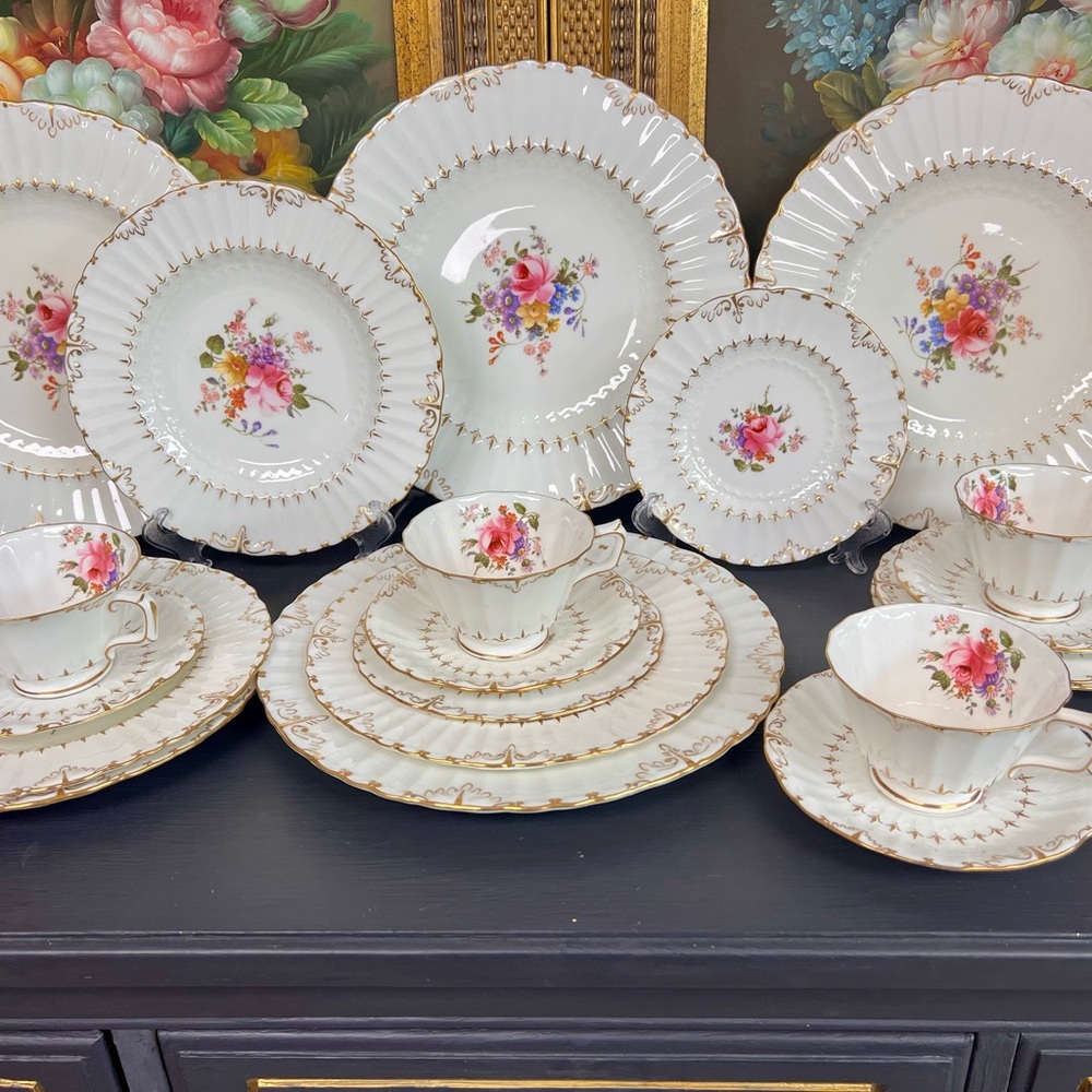 Elegant Floral Dinnerware Set with Gold Trim - Picture 2 of 10